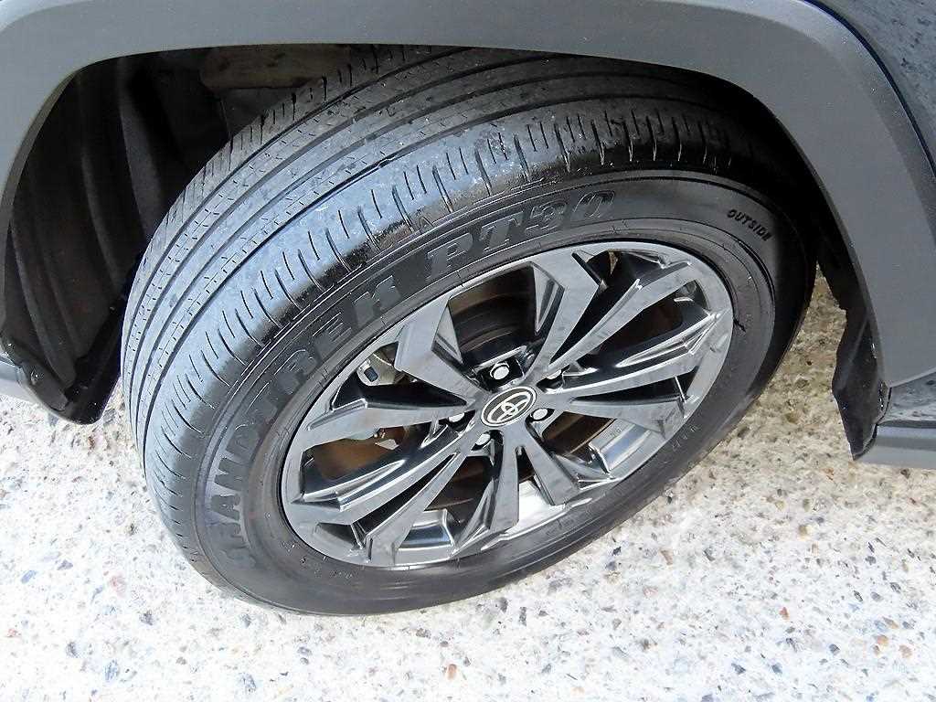 Toyota RAV4 — photo 20