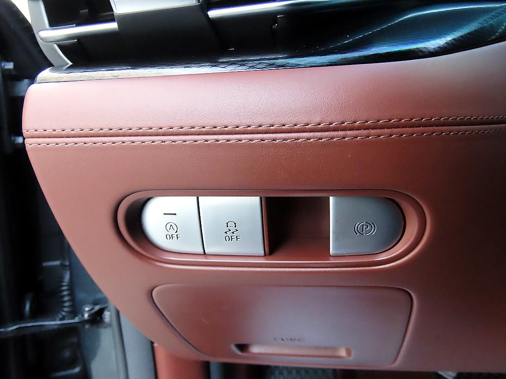 Genesis G90 — photo 13