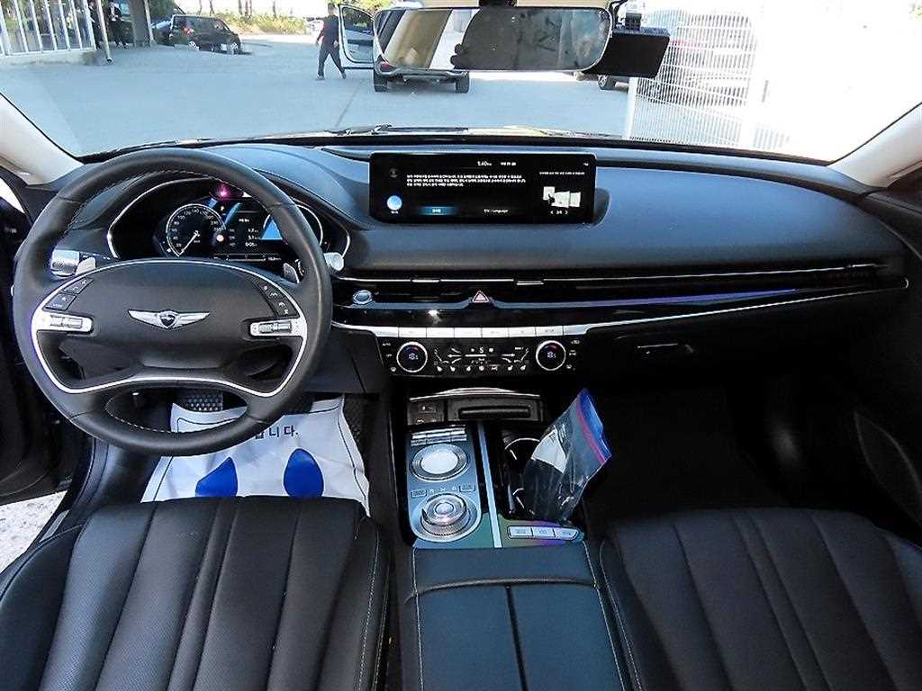 Genesis G80 — photo 08