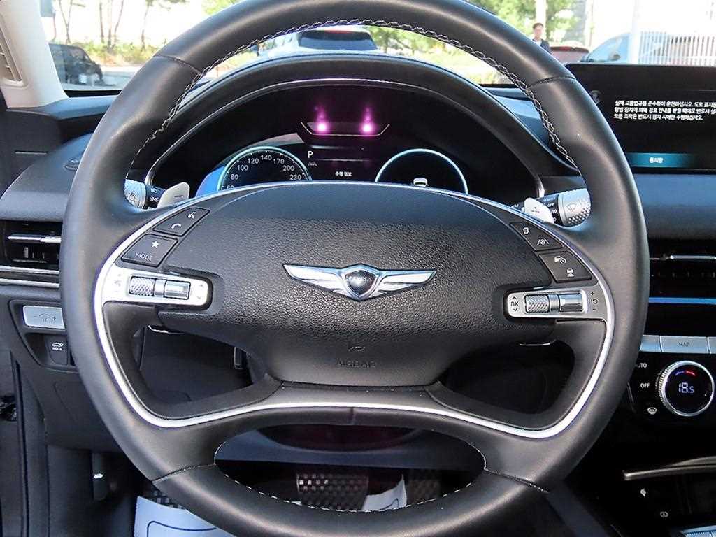 Genesis G80 — photo 09