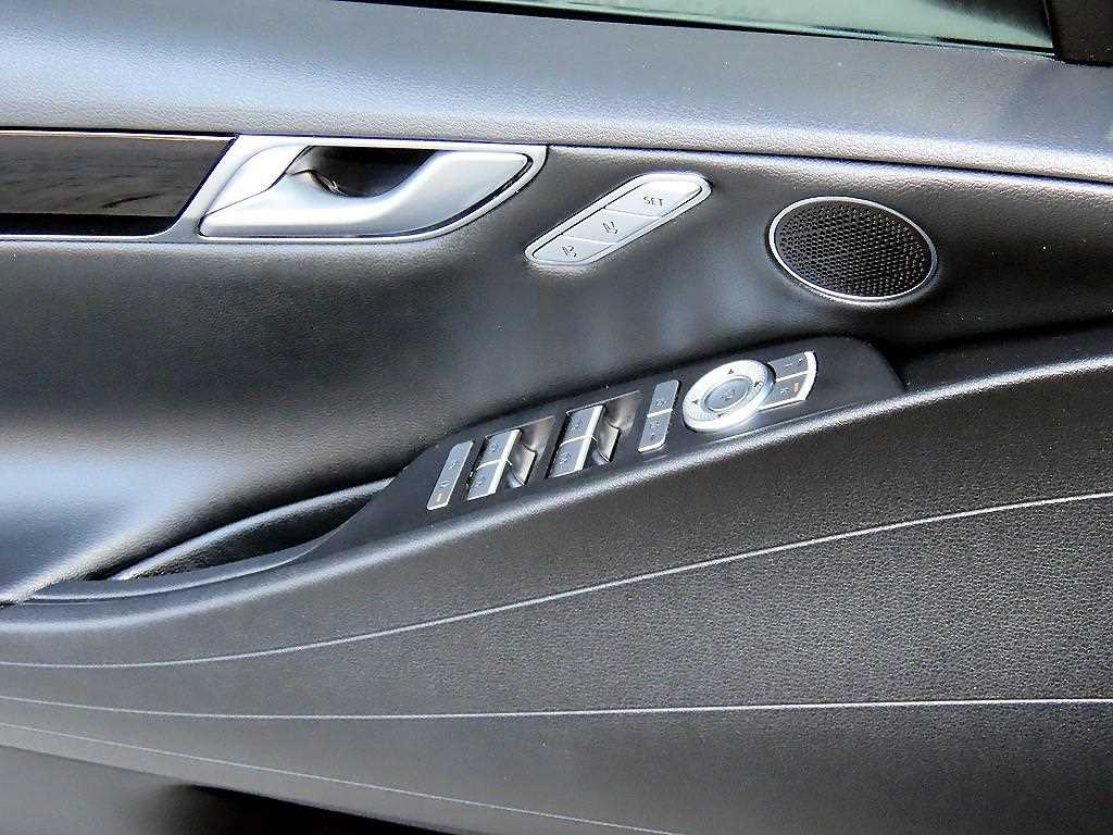 Genesis G80 — photo 13