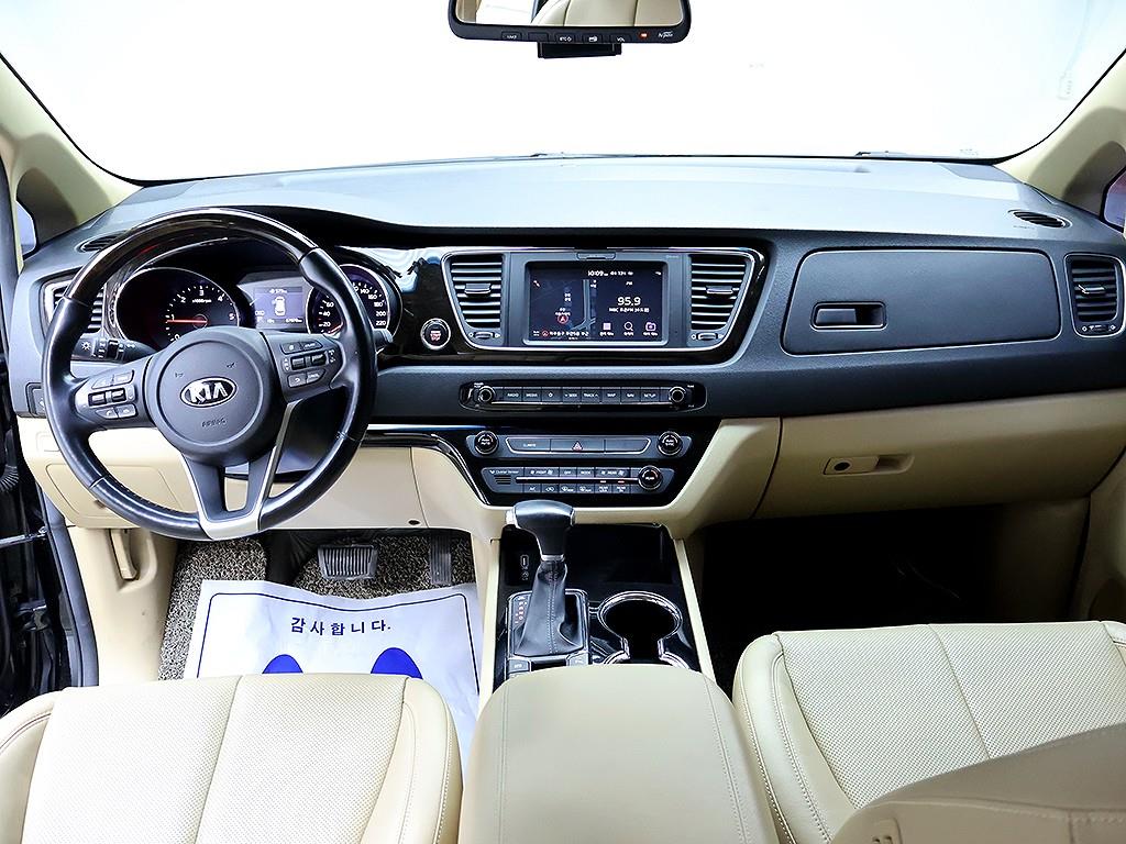 Kia Carnival — photo 05