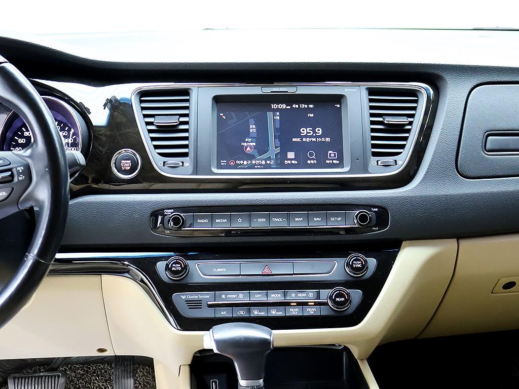 Kia Carnival — photo 09