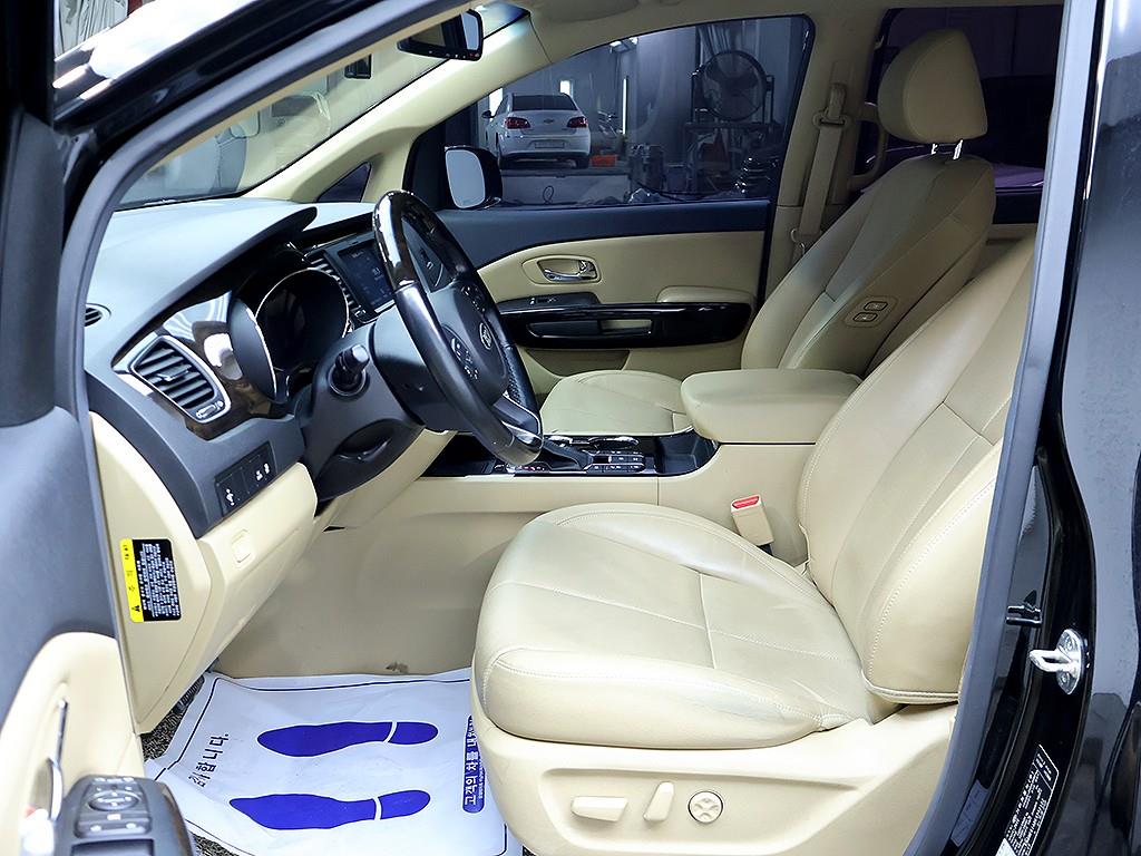 Kia Carnival — photo 11