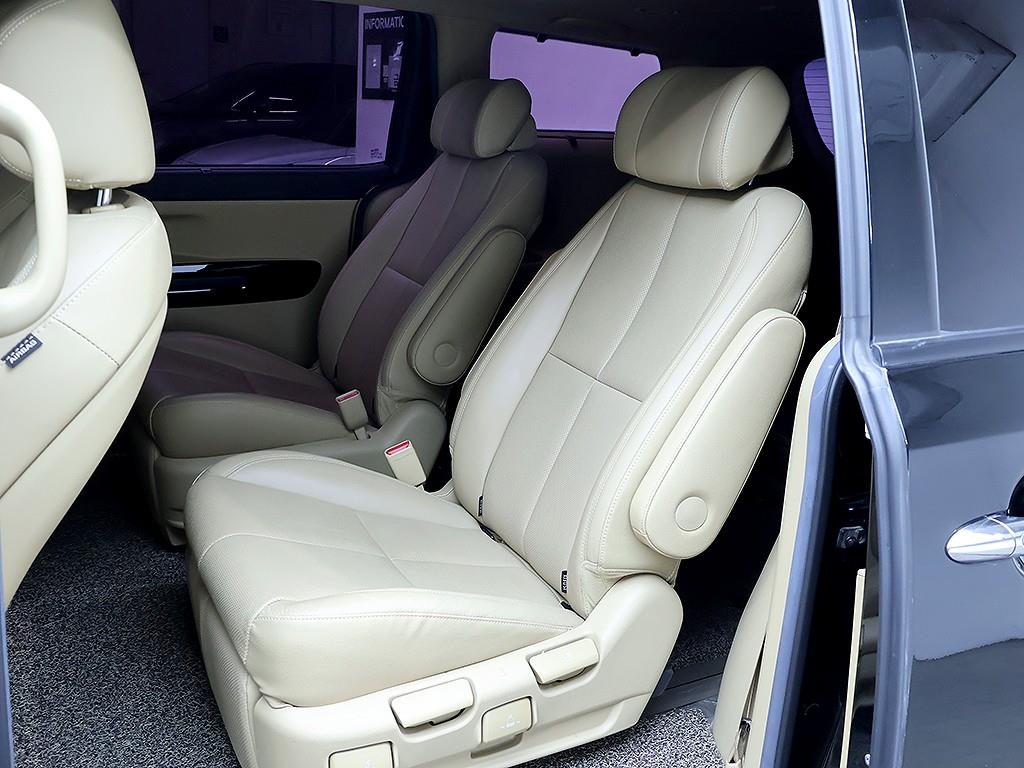 Kia Carnival — photo 12