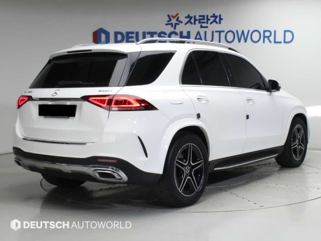 Mercedes-Benz GLE-Class — photo 02