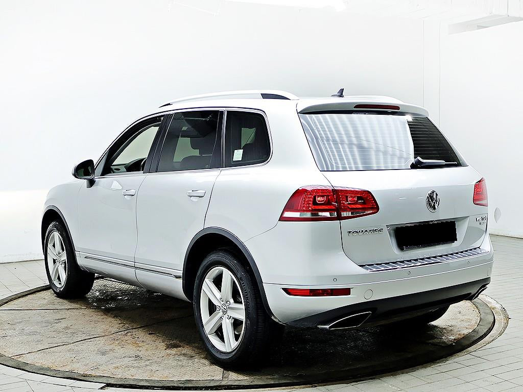 Volkswagen Touareg — photo 04