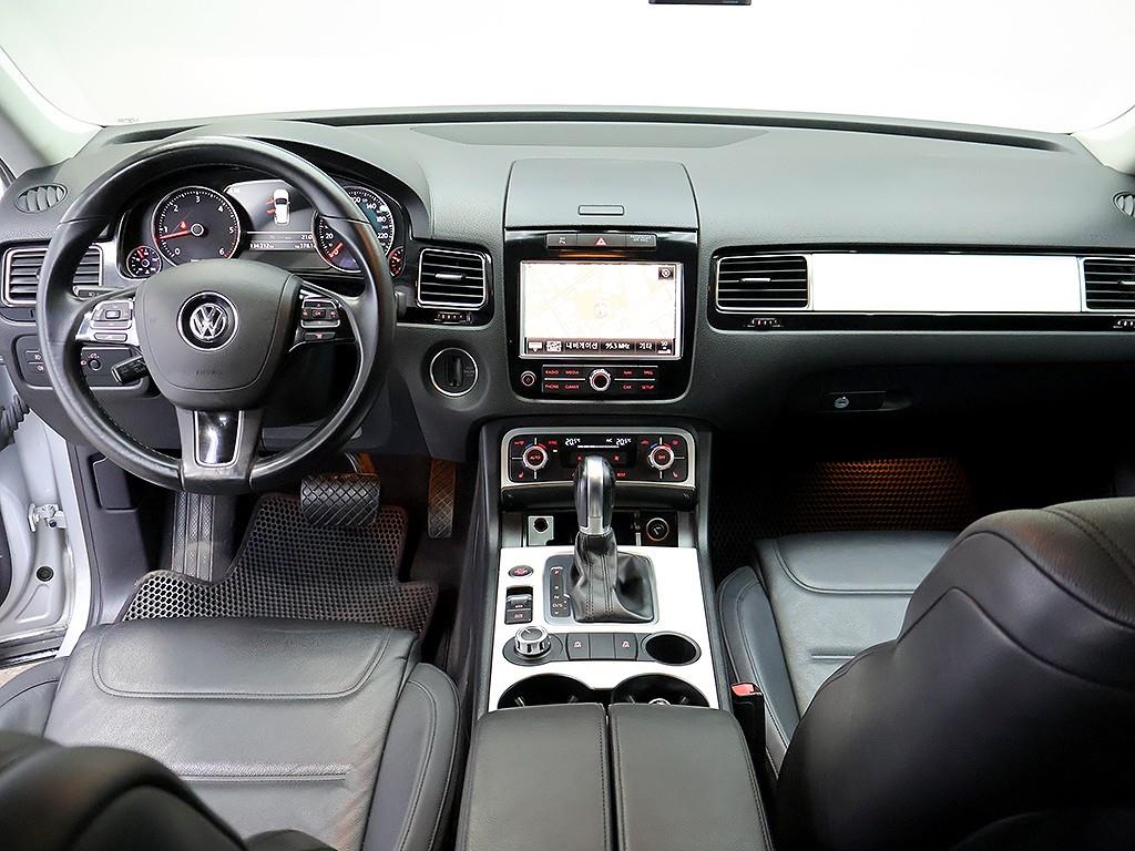 Volkswagen Touareg — photo 05
