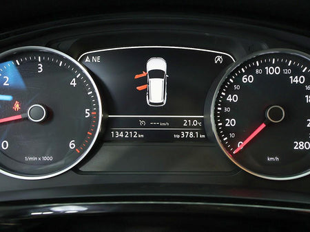 Volkswagen Touareg — photo 06