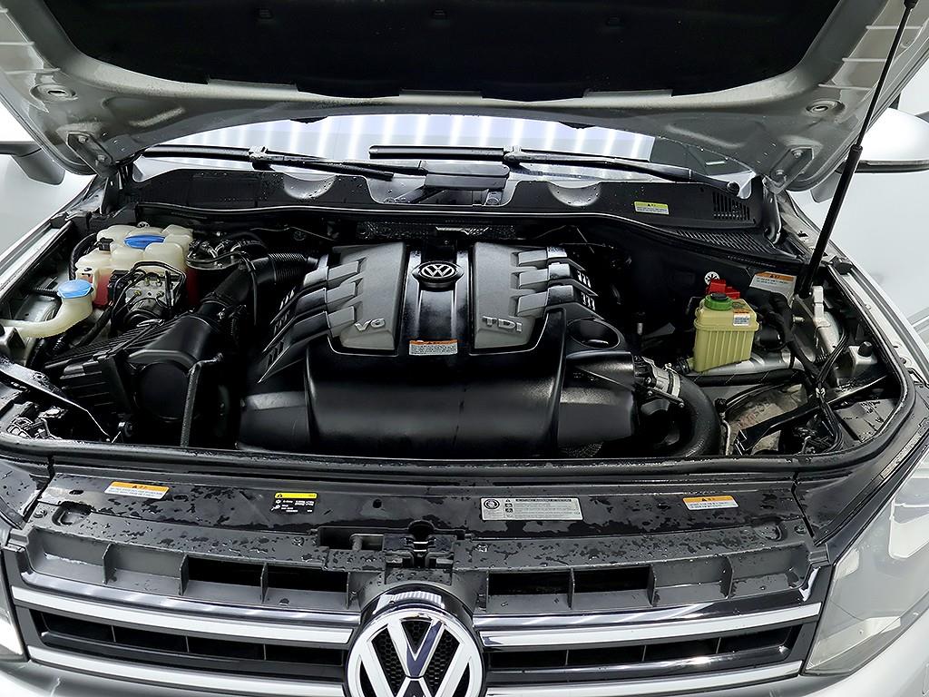 Volkswagen Touareg — photo 07