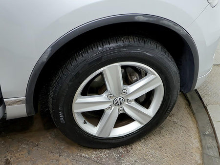 Volkswagen Touareg — photo 08