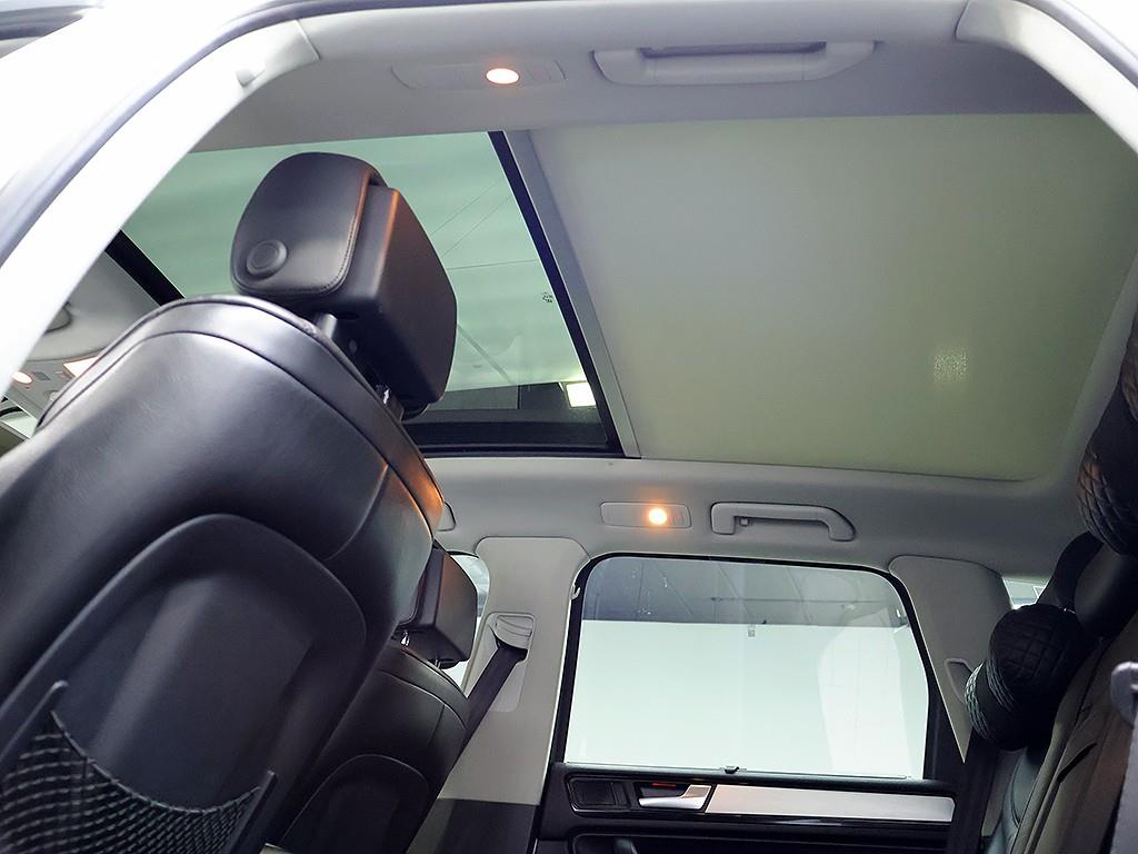 Volkswagen Touareg — photo 15