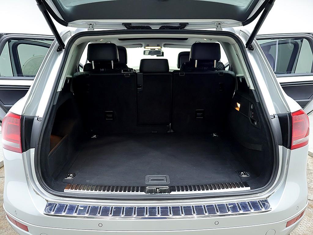 Volkswagen Touareg — photo 17