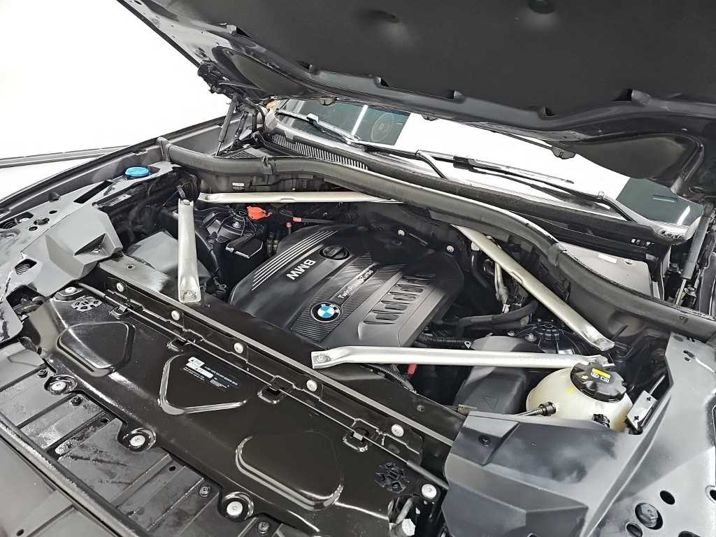 BMW X5 — photo 05
