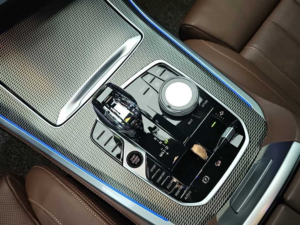 BMW X5 — photo 08