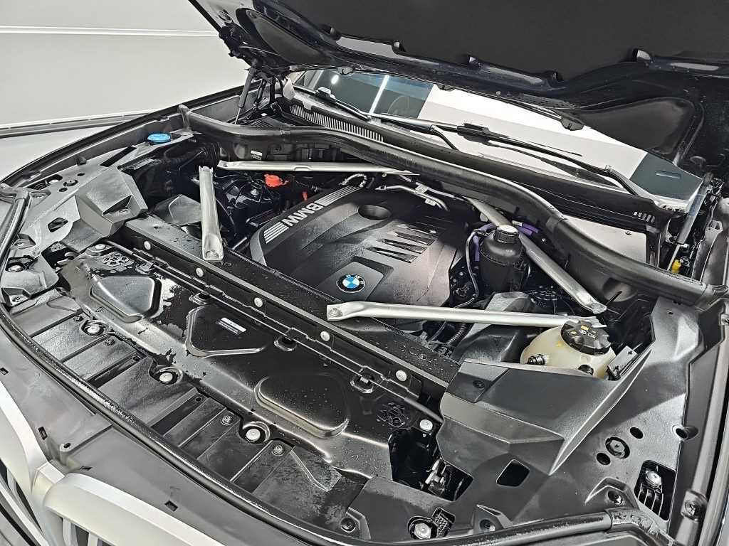 BMW X5 — photo 05
