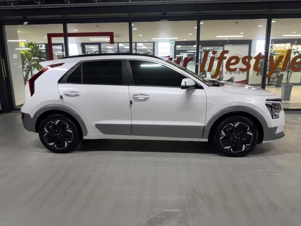 Kia Niro — photo 04