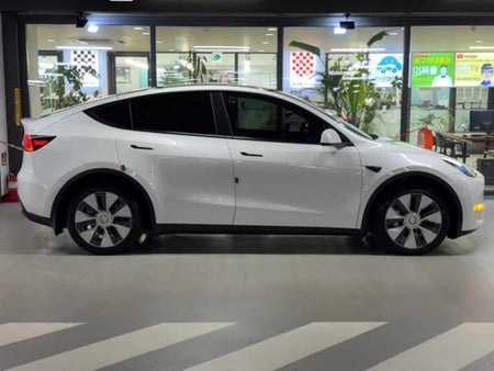 Tesla Model Y — photo 03