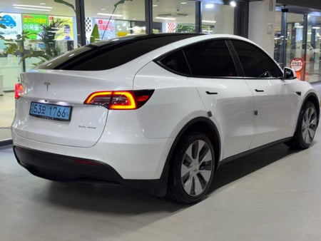 Tesla Model Y — photo 04