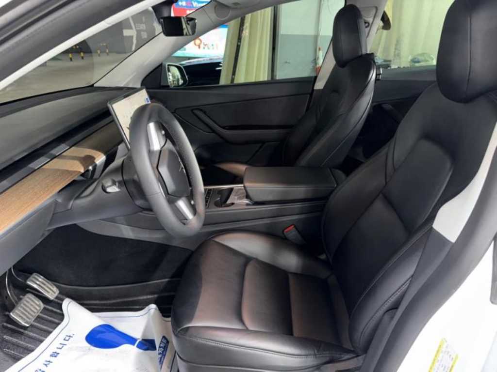 Tesla Model Y — photo 06