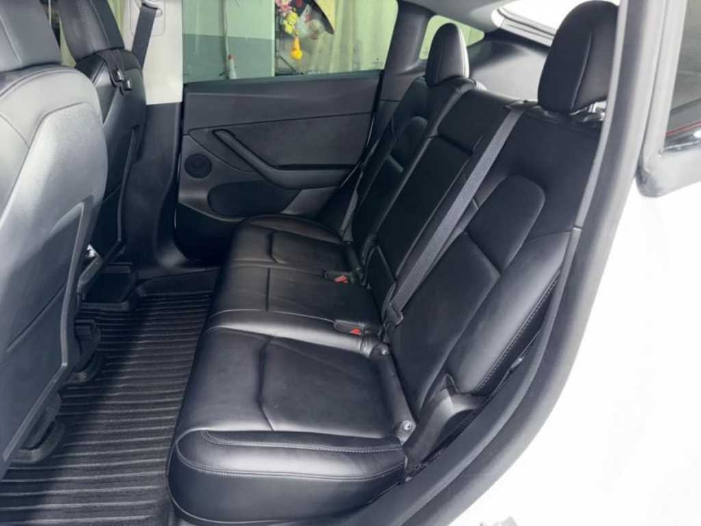 Tesla Model Y — photo 07