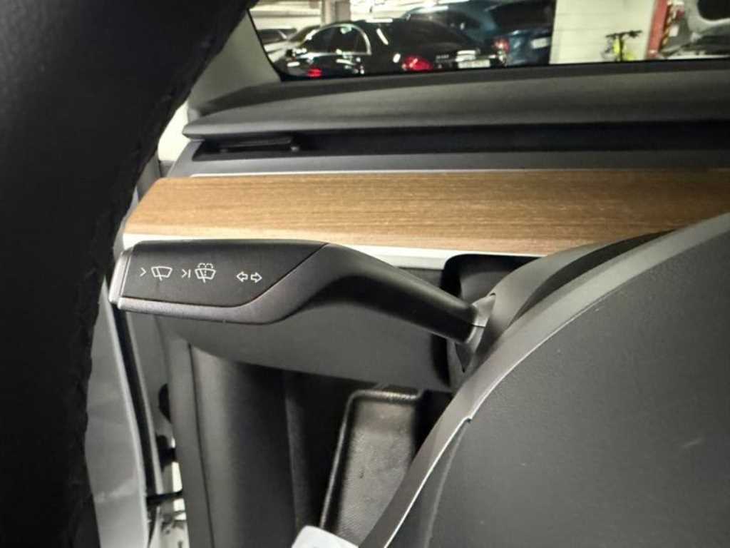 Tesla Model Y — photo 14