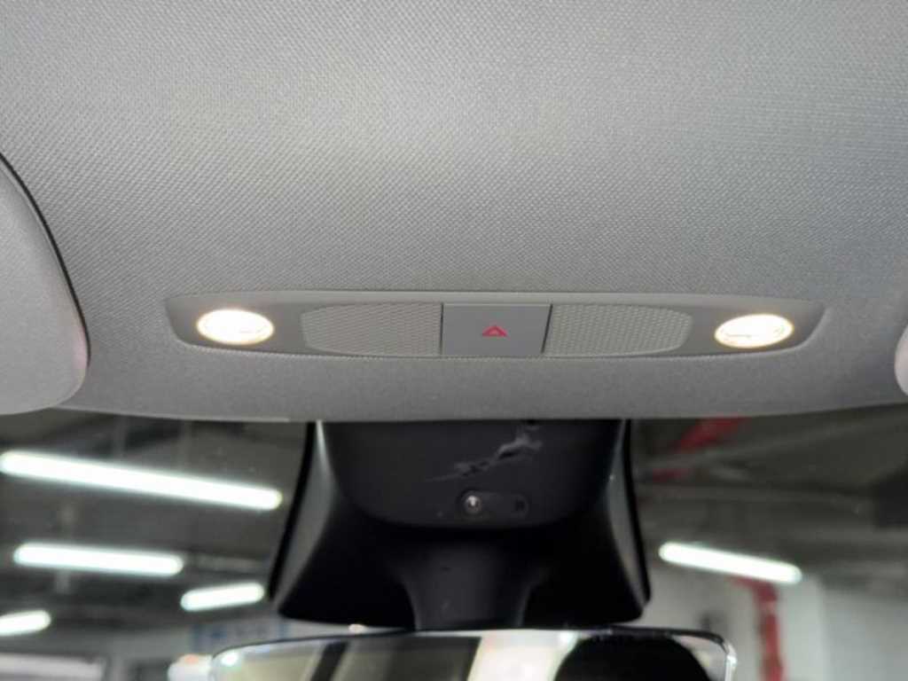 Tesla Model Y — photo 16