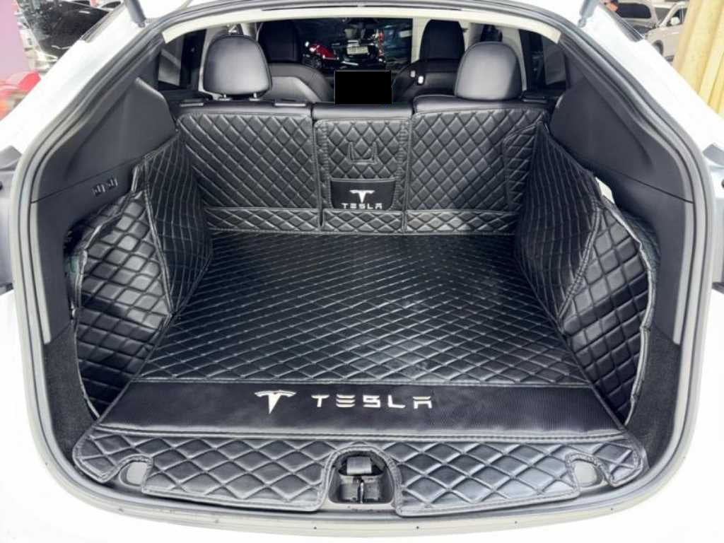 Tesla Model Y — photo 17