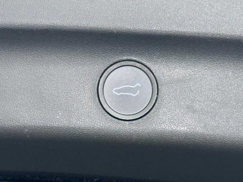 Tesla Model Y — photo 18