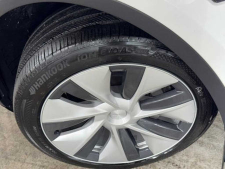 Tesla Model Y — photo 20