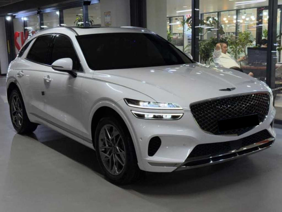 Genesis GV70 — photo 01