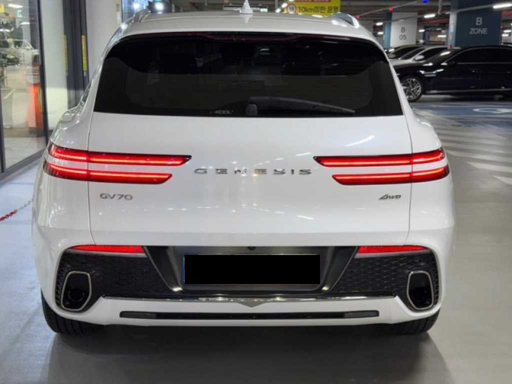 Genesis GV70 — photo 05