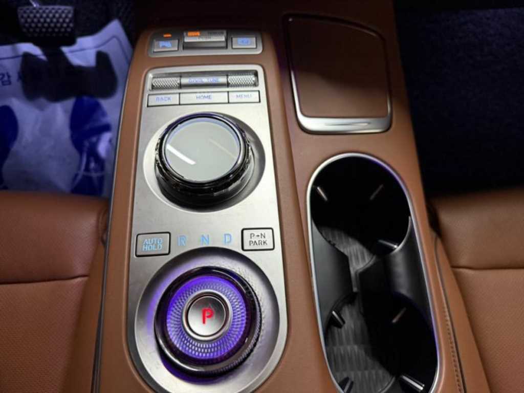 Genesis GV70 — photo 12