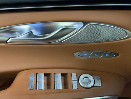 Genesis GV70 — photo 13