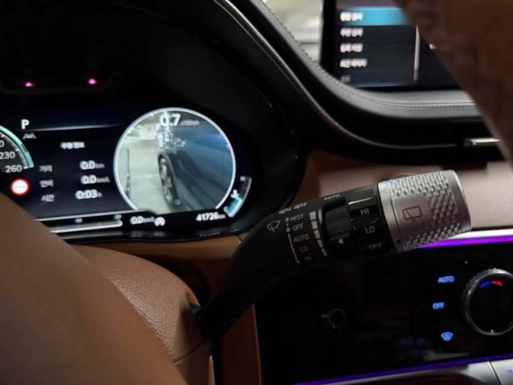 Genesis GV70 — photo 15