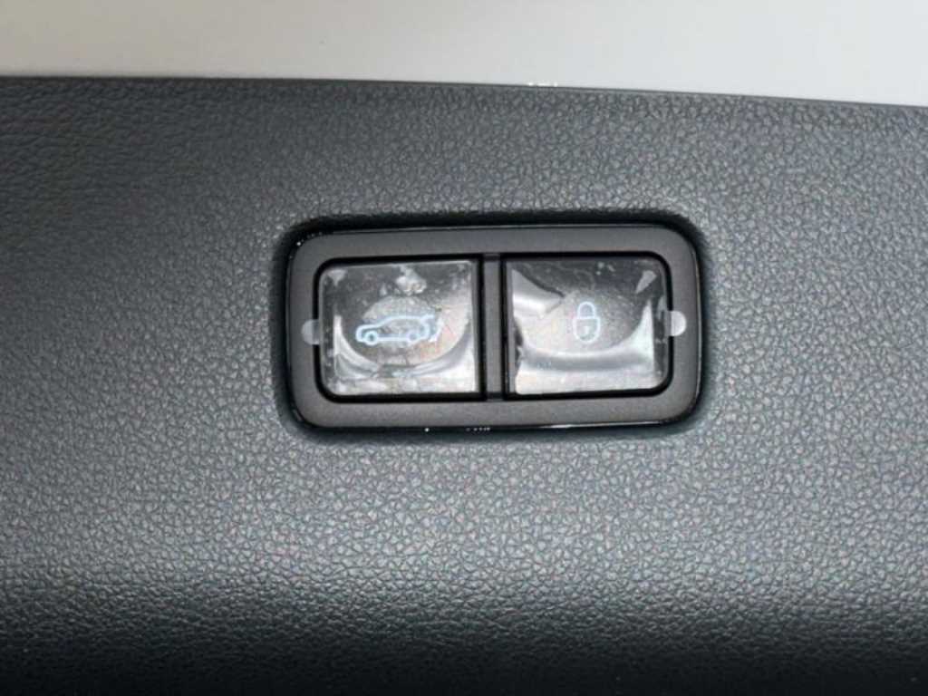 Genesis GV70 — photo 18