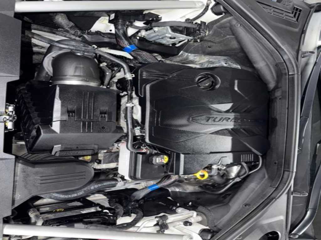 Genesis GV70 — photo 19