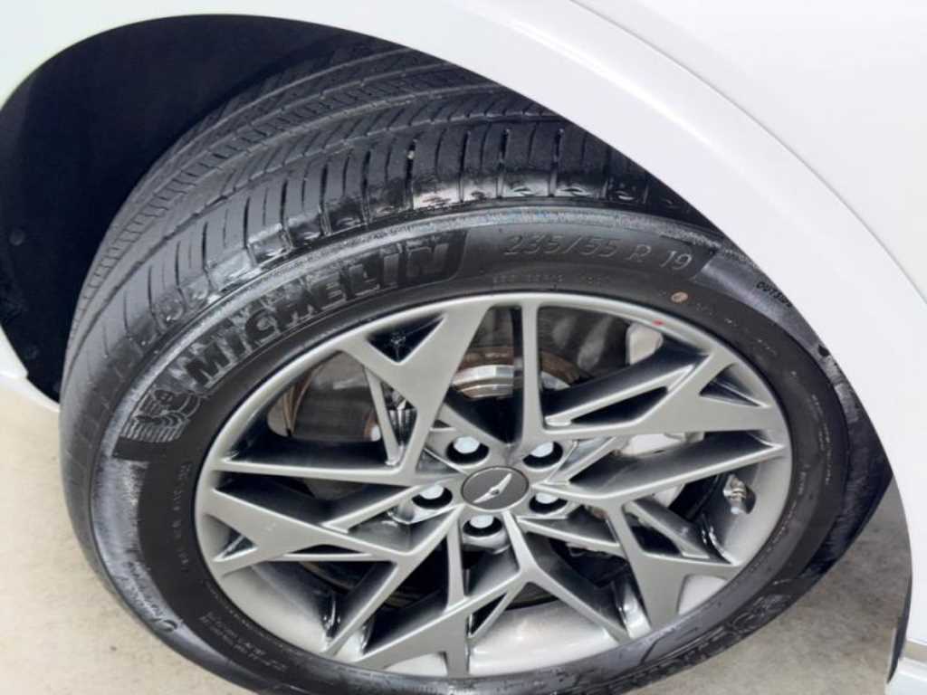Genesis GV70 — photo 20