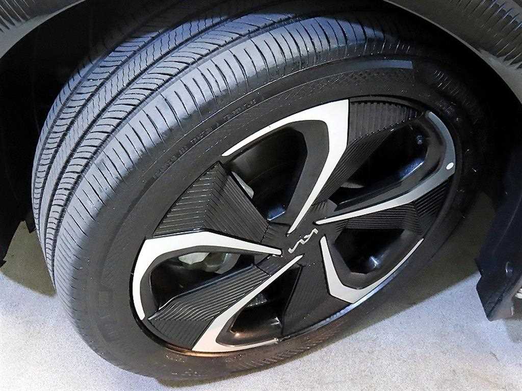 Kia EV6 — photo 20