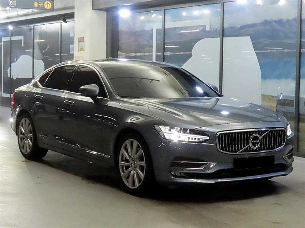 Volvo S90 — photo 01