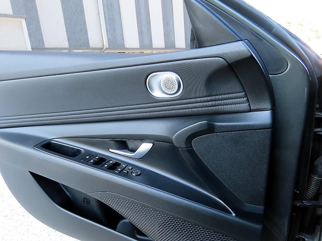 Hyundai Avante — photo 11