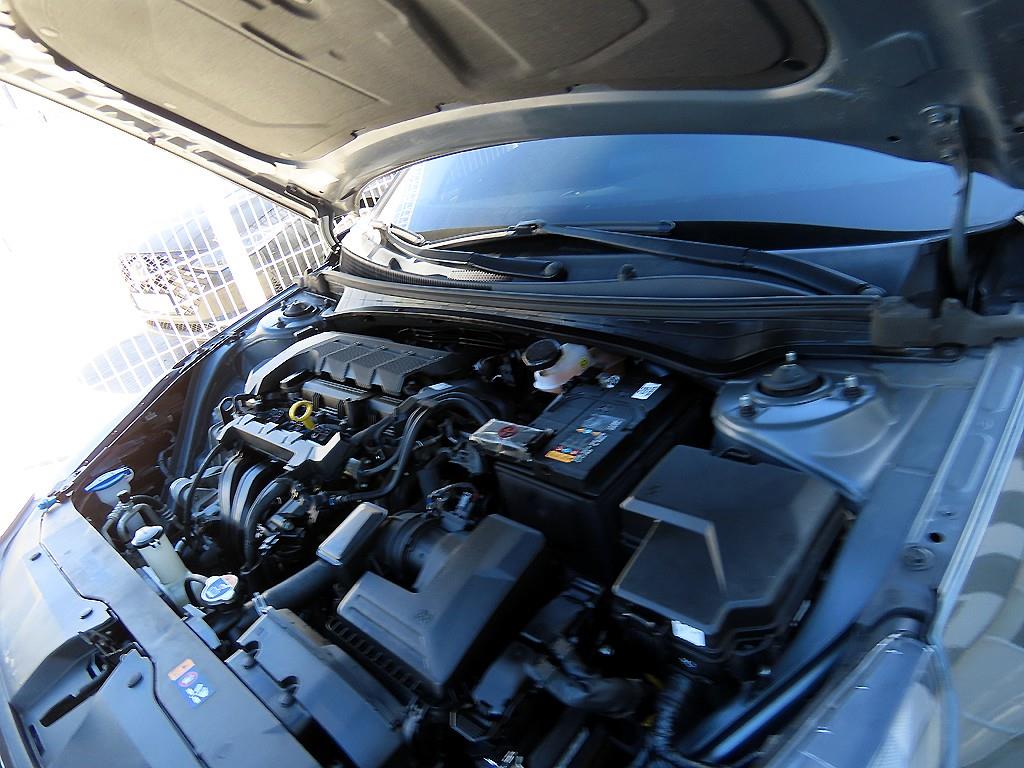 Hyundai Avante — photo 16