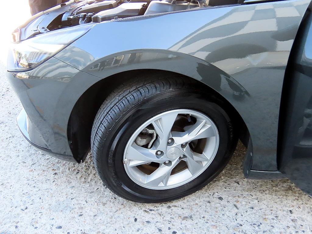 Hyundai Avante — photo 17