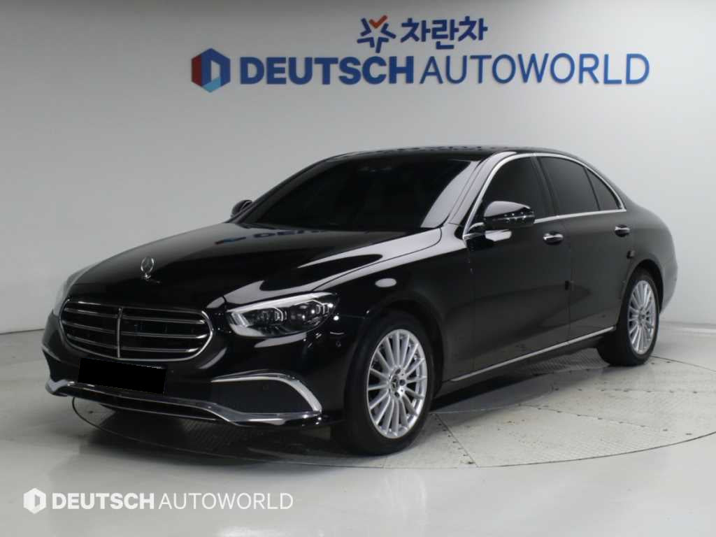 Mercedes-Benz E-Class — photo 01