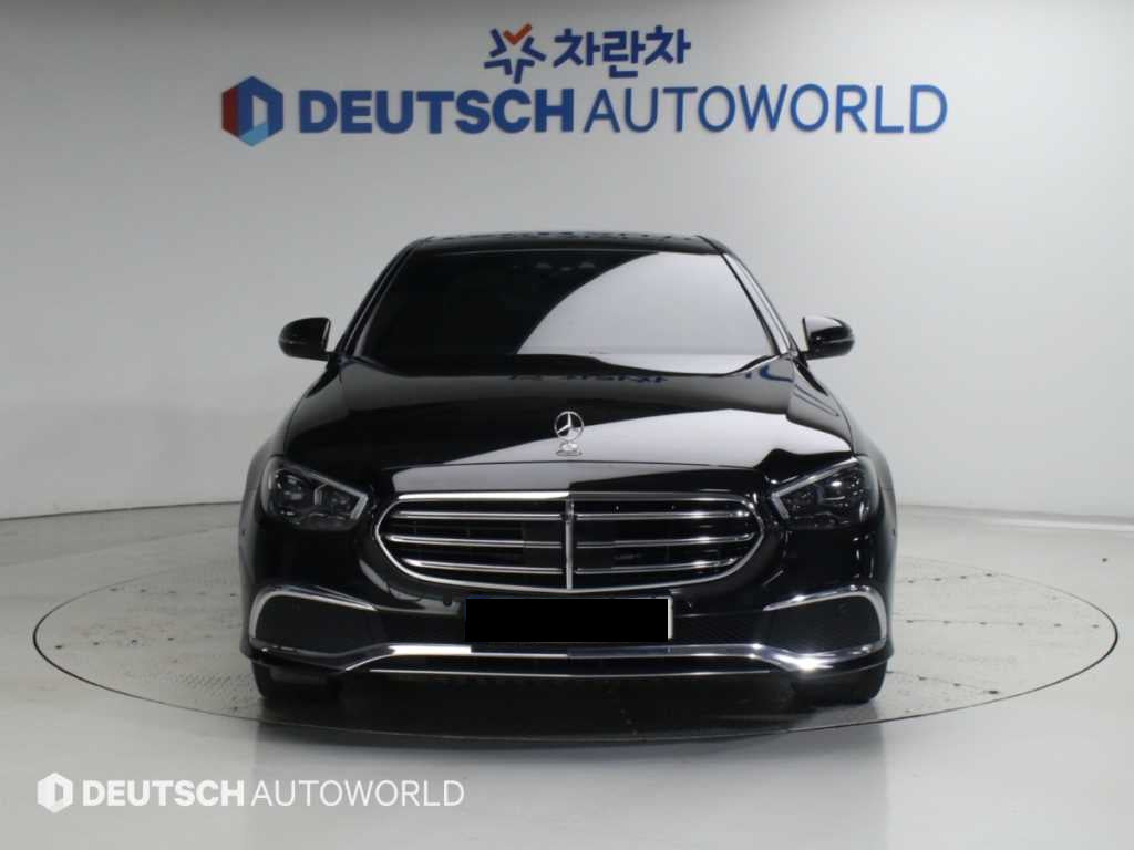 Mercedes-Benz E-Class — photo 03