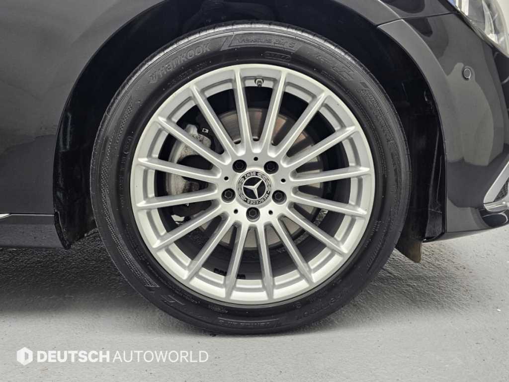 Mercedes-Benz E-Class — photo 05
