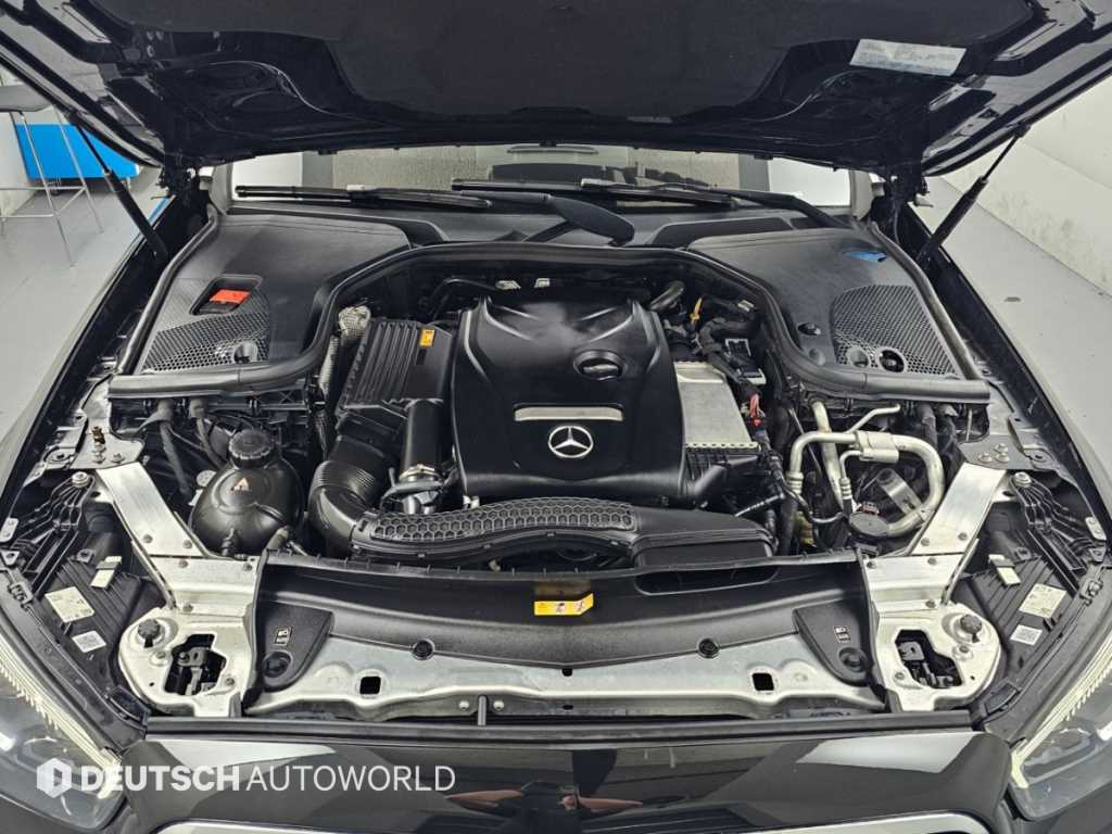 Mercedes-Benz E-Class — photo 06