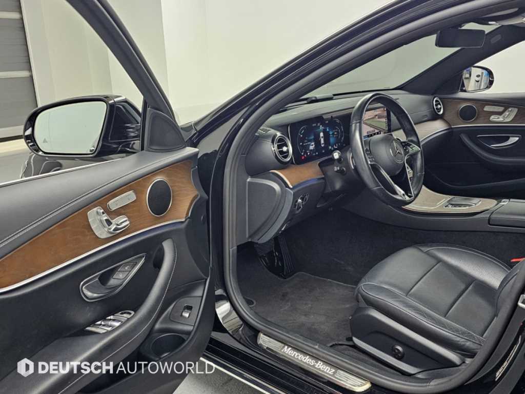Mercedes-Benz E-Class — photo 11
