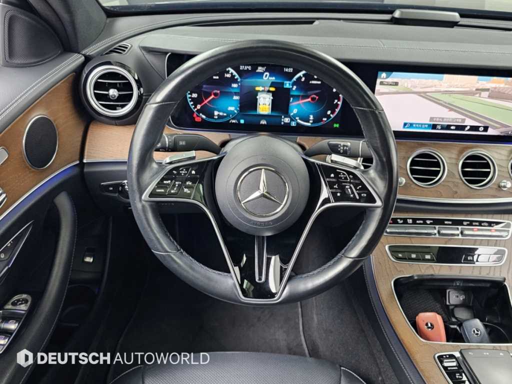Mercedes-Benz E-Class — photo 13