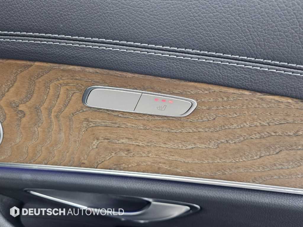 Mercedes-Benz E-Class — photo 16